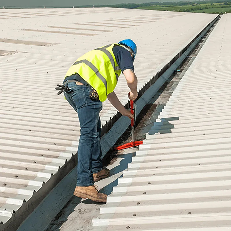 Commercial Building / Gutter cleaning 2.50$ per linear foot