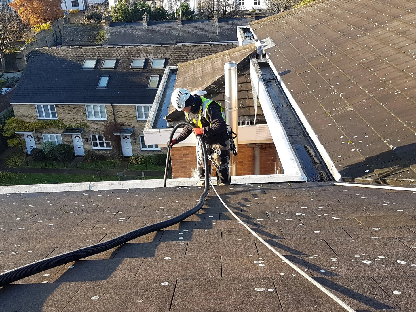 Commercial Building / Gutter cleaning 2.50$ per linear foot